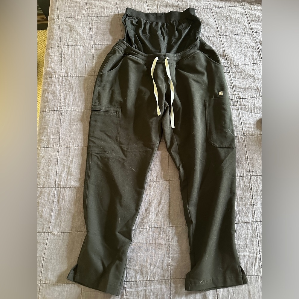 Figs Maternity Yola Slim Scrub Pants—Black Medium Petite